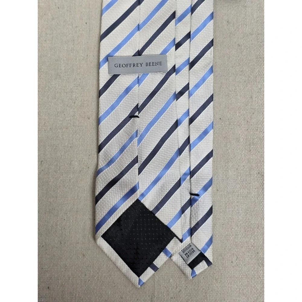 Geoffrey Beene Mens Silk Necktie Blue‎ Navy Silver Diagonal Stripe RN 43170